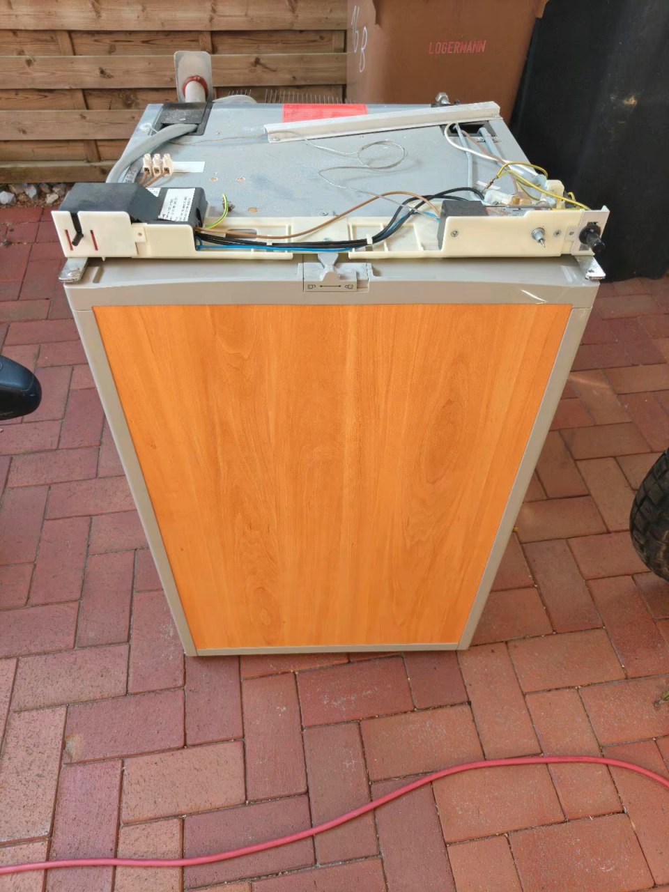 Ausgebauter Dometic RM 7290 Absorberk&uuml;hlschrank aus einem Wohnmobil