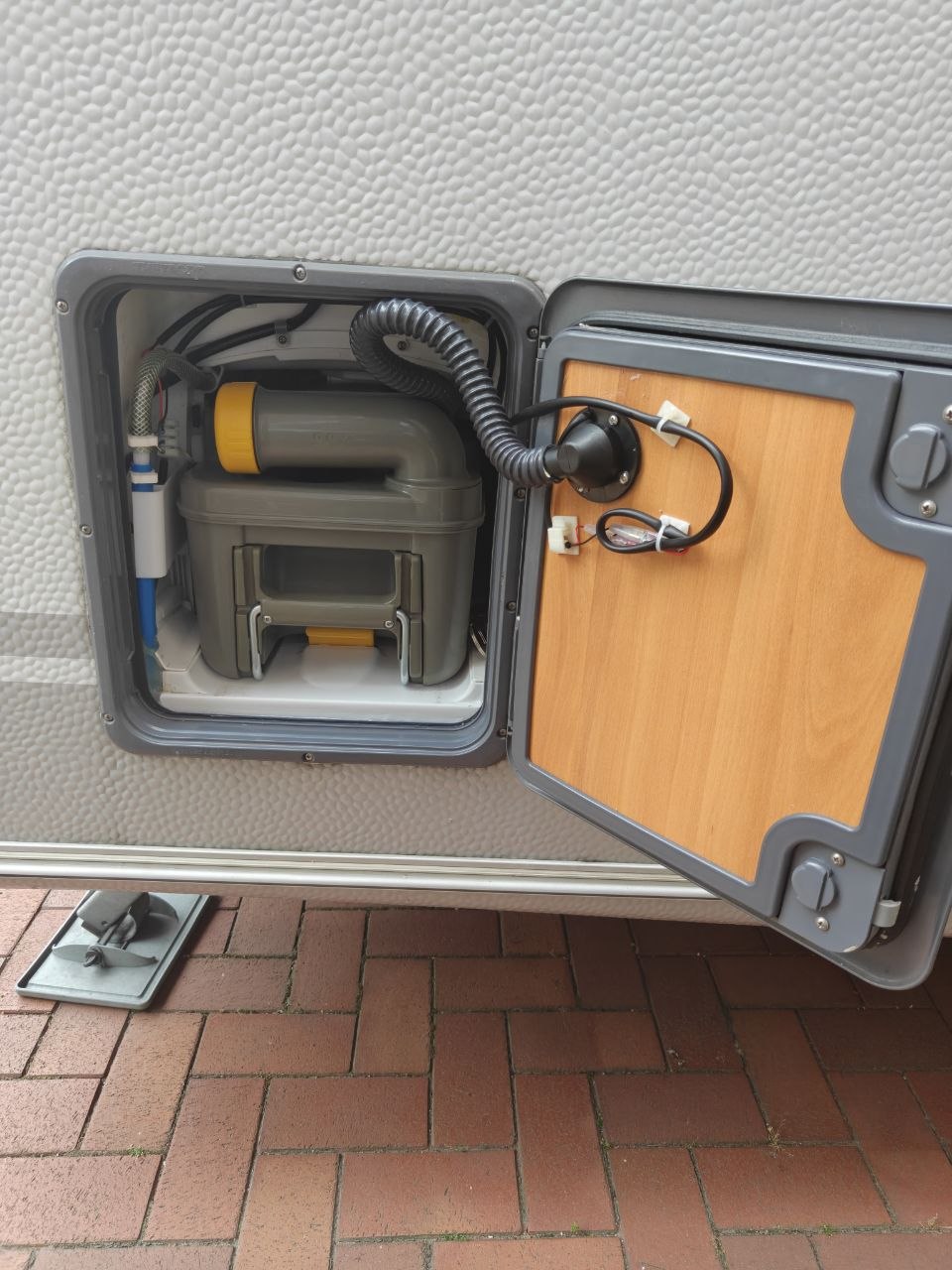 Fertig eingebautes SOG-System im Toilettenschacht